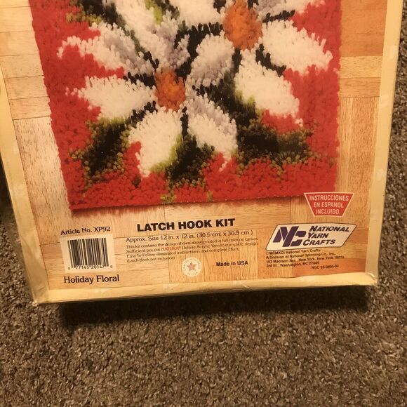 Natura Christmas Latch Hook Kit Holiday Floral National‎ Yarn Crafts New In Box - Picture 2 of 5